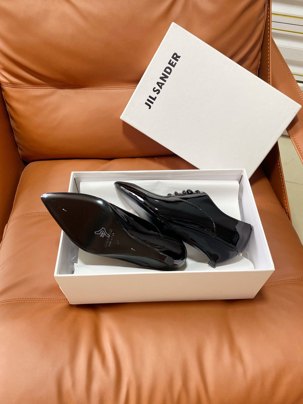 Jil Sander Lace-up Pointed-Toe Patent Leather Wedge Shoes with Curved Sole (Black)