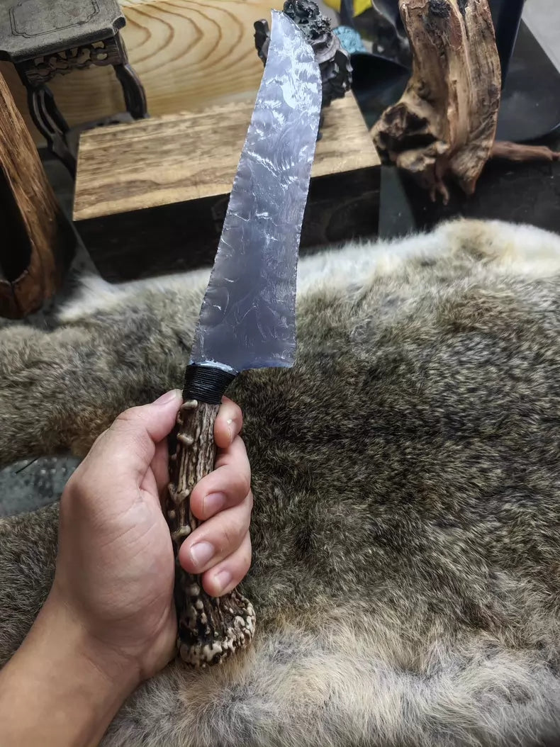 Knapped stone tools: stone knives and blades; silver-gray cat's-eye stone knife; premium stone knife; hunting knife.