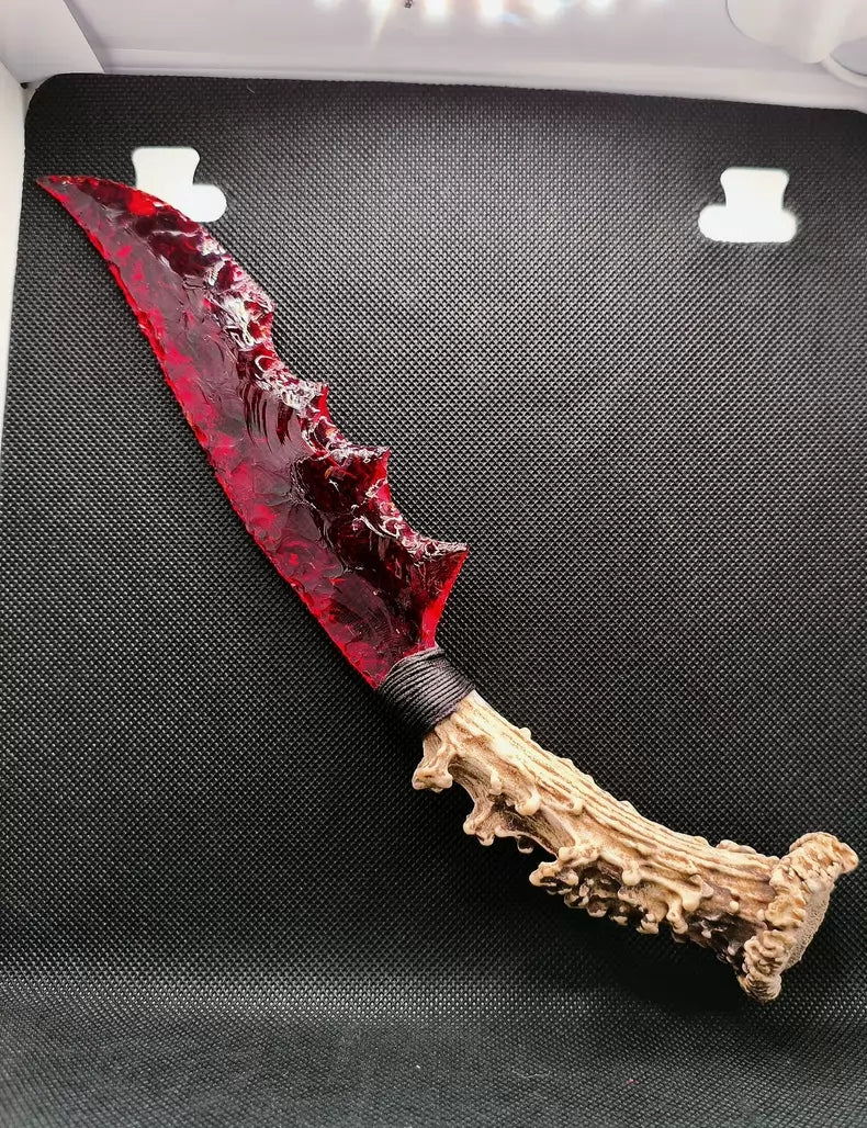 Chipped stone knives: red crystal knife, flame-shaped blade, obsidian blade, and the legendary "Dragon-Slaying Blade" (Dragon-Glass Blade).
