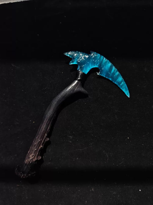 Chipped Stone Knife: "Sky-Blue Demonic Scythe" (Chipped Stone Ornament) — *Dragon Crystal Hunting Knife* Series Spin-off: "Demonic Scythe: Sea"