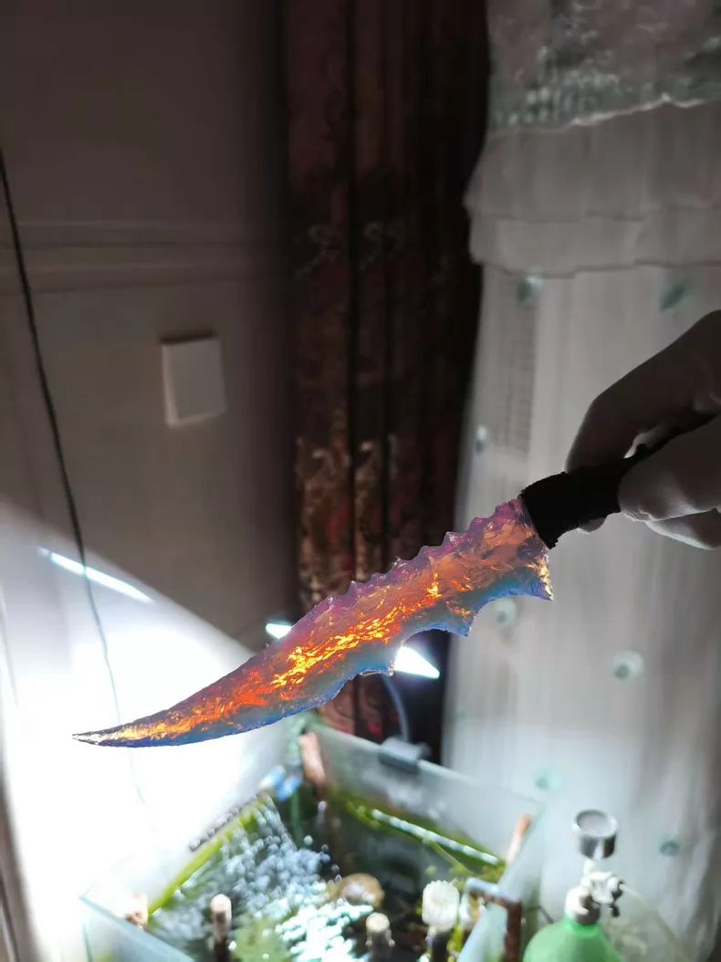 Knapped stone tools: opal and crystal knives; flame-style stone blades; obsidian knives.