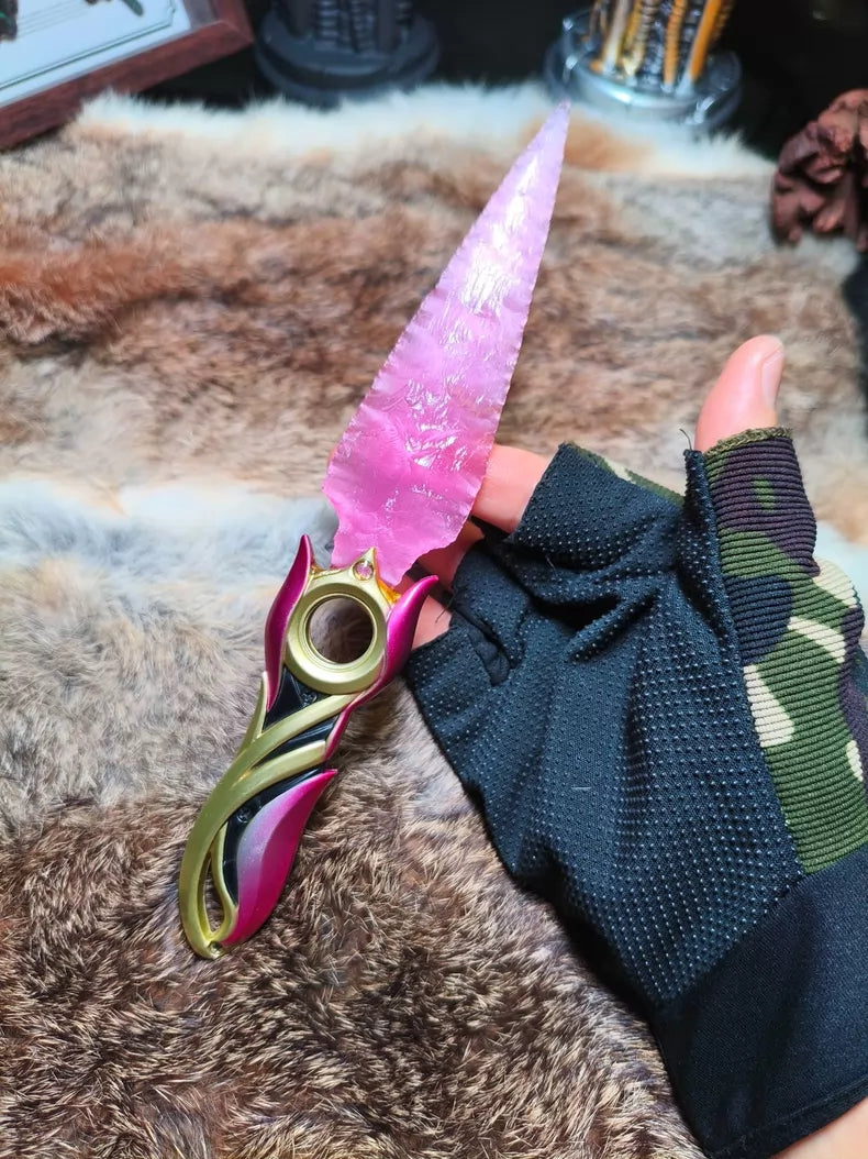 "Falling Petals" (Valorant) – Hand-forged Pink Cat's Eye Stone Replica; 1:1 scale *Valorant* prop; unsharpened; suitable for collection, cosplay, or display.