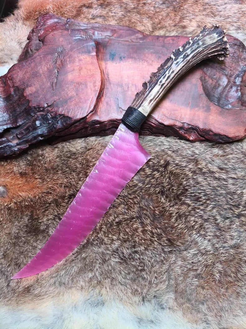 Knapped stone tool: ancient hunting knife made of opal
