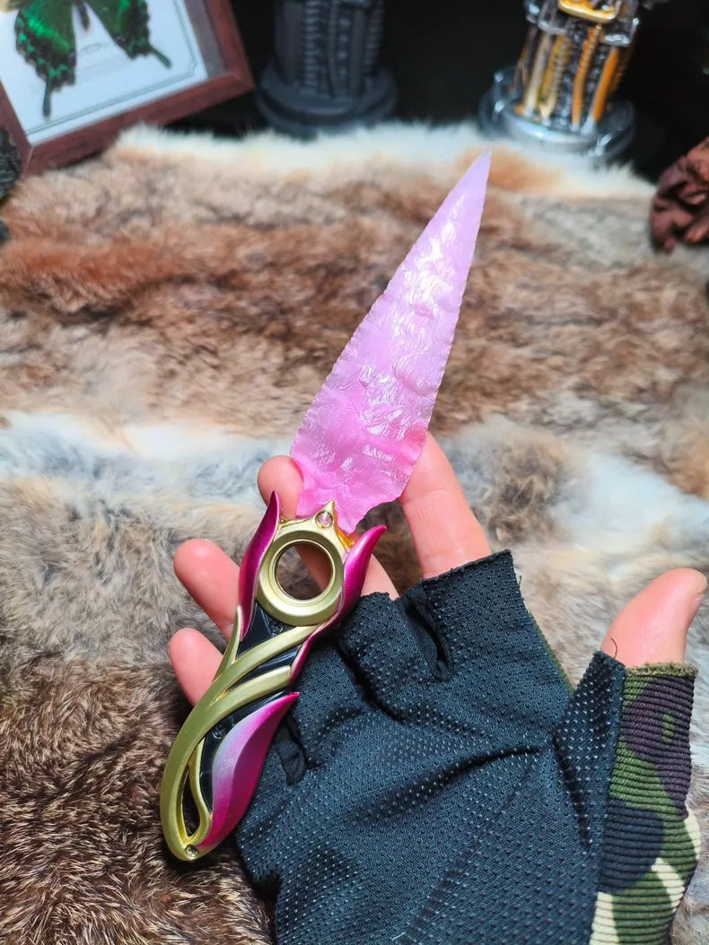 "Falling Petals" (Valorant) – Hand-forged Pink Cat's Eye Stone Replica; 1:1 scale *Valorant* prop; unsharpened; suitable for collection, cosplay, or display.