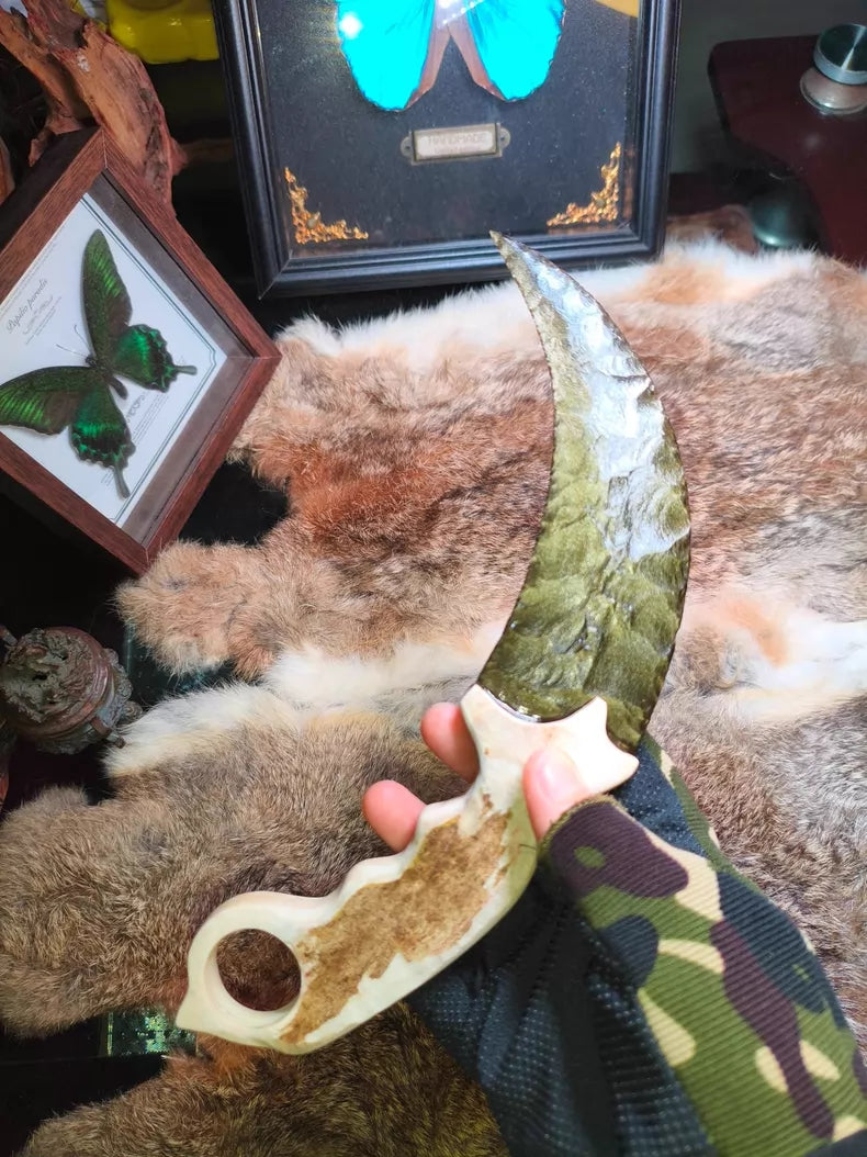 Forged stone tools, stone blades, obsidian claw knives, handmade obsidian claw knives