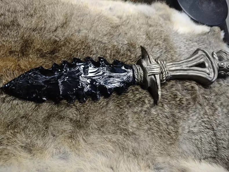 Knapped stone tools: stone knives, obsidian knives, obsidian "dragon-glass" blades — *Trapped Beast*